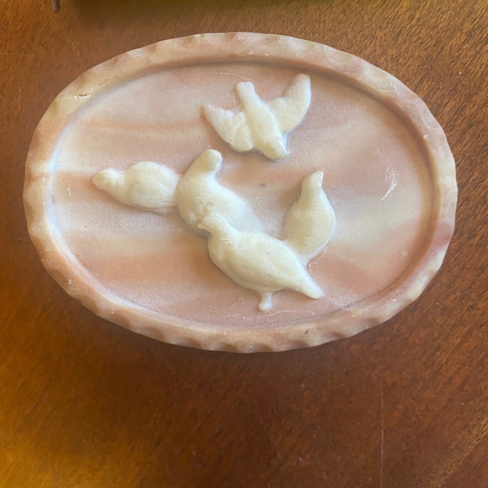 Vintage Carved Pink Marble Bird Belt Buckle Oval Scalloped Stone Doves Peach‎